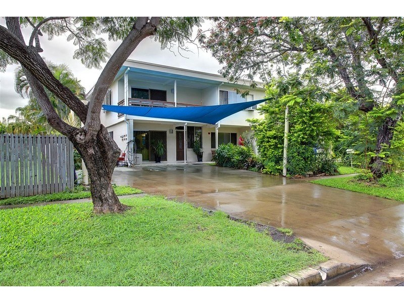 1 Wandella Cr, Cranbrook QLD 4814