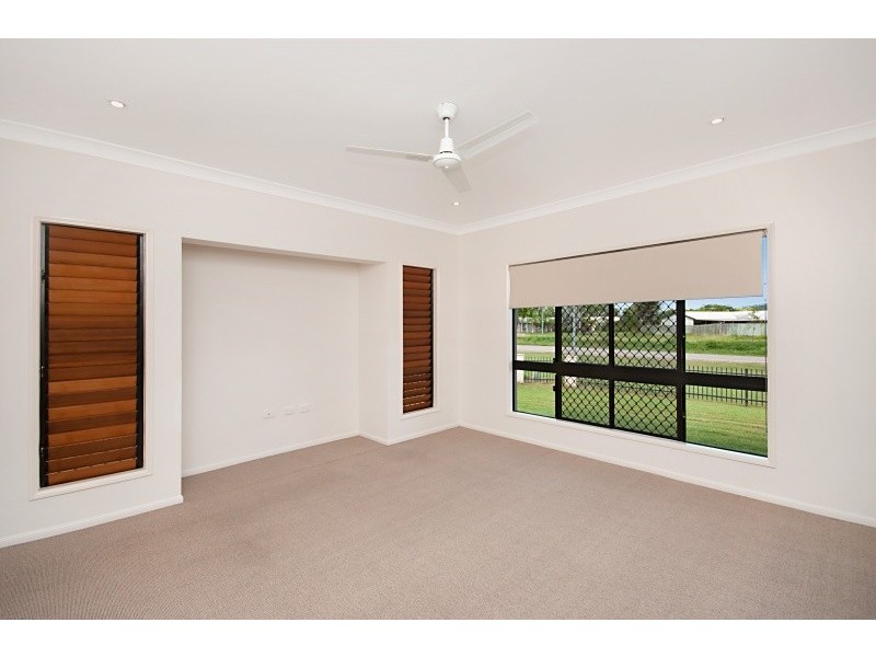 37 South Beck Drive, Rasmussen QLD 4815