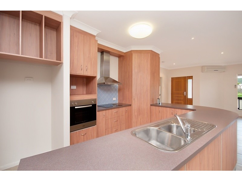 37 South Beck Drive, Rasmussen QLD 4815