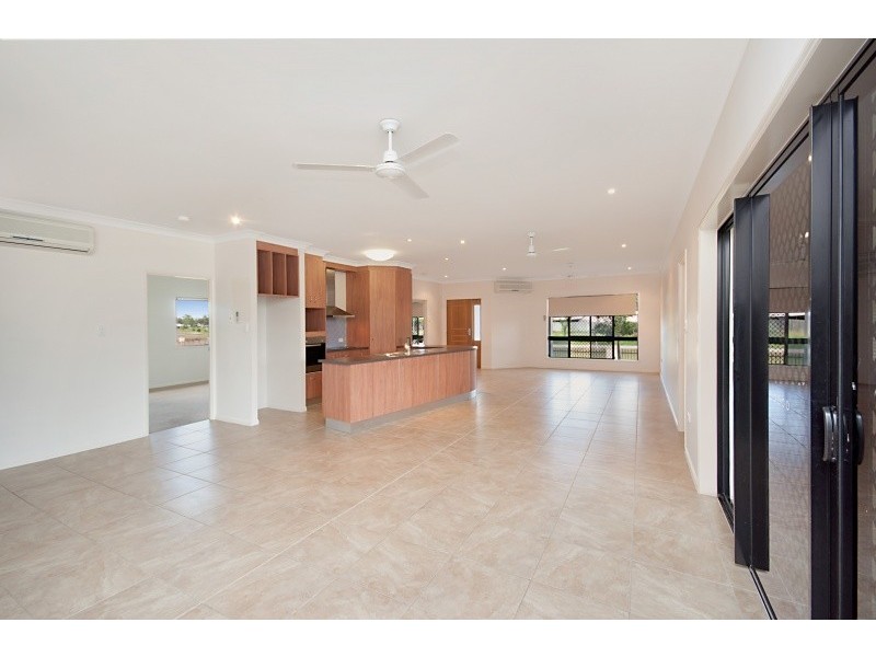 37 South Beck Drive, Rasmussen QLD 4815