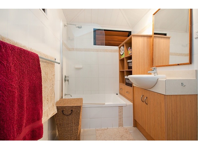 12  NINTH AVENUE, Railway Estate QLD 4810