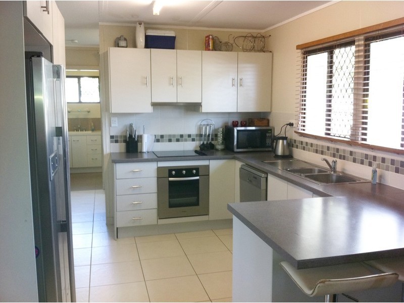 4 Awanui Place, Rasmussen QLD 4815