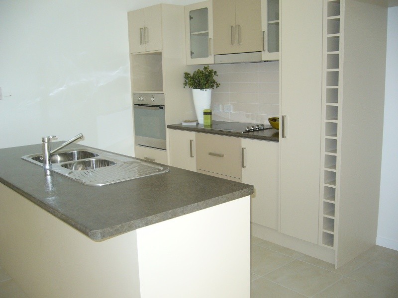 West End QLD 4810