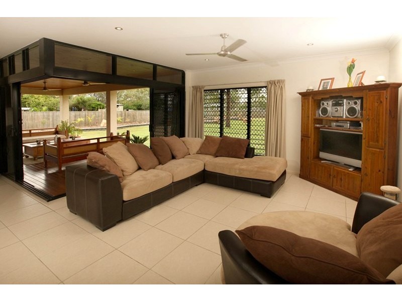 5 Shoalmarra Drive, Mount Low QLD 4818