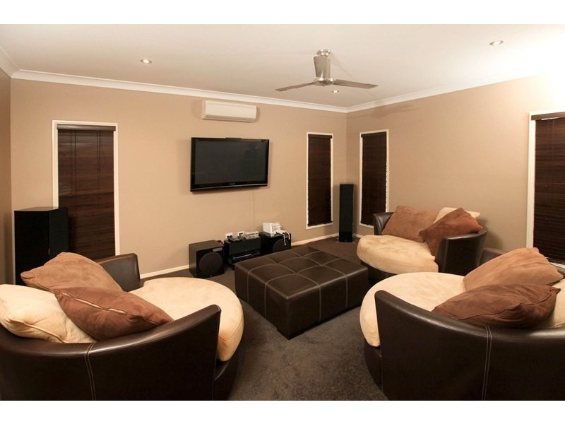 5 Shoalmarra Drive, Mount Low QLD 4818