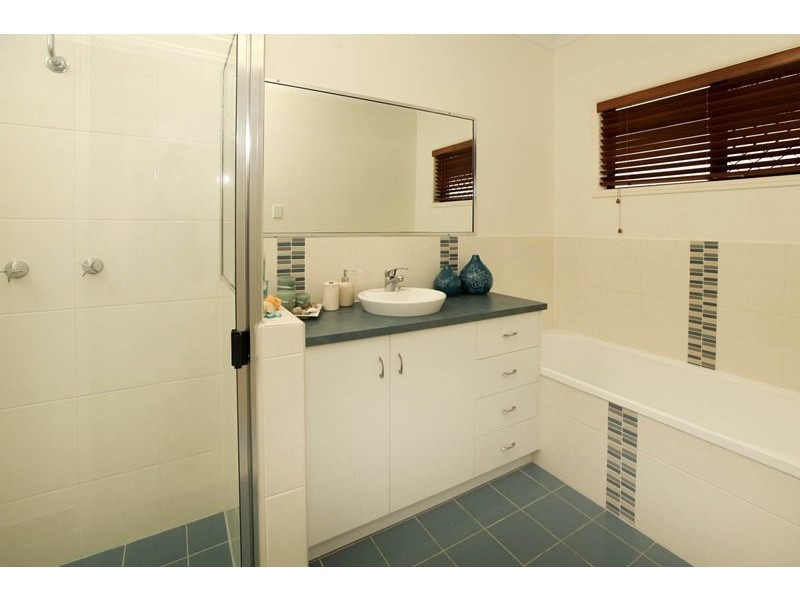 5 Shoalmarra Drive, Mount Low QLD 4818