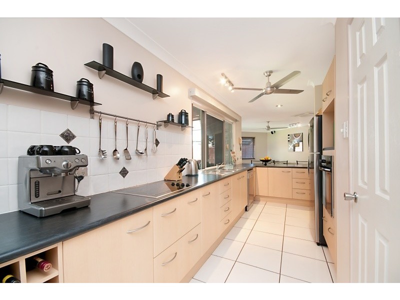 4 Saddle Court, Mount Louisa QLD 4814