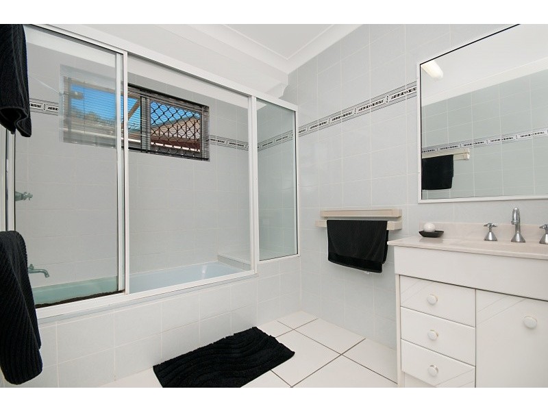 4 Saddle Court, Mount Louisa QLD 4814