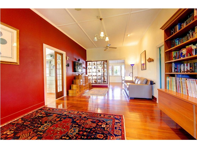 5 Mary street, West End QLD 4810