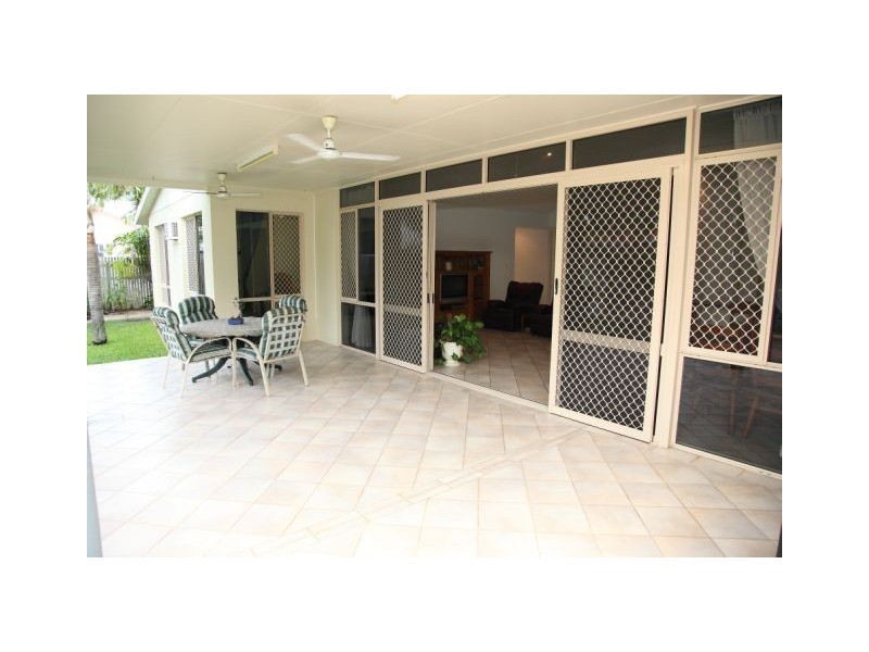 15 Pacific Avenue, Bushland Beach QLD 4818