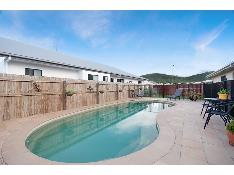 21 Browning Street, Mount Louisa QLD 4814