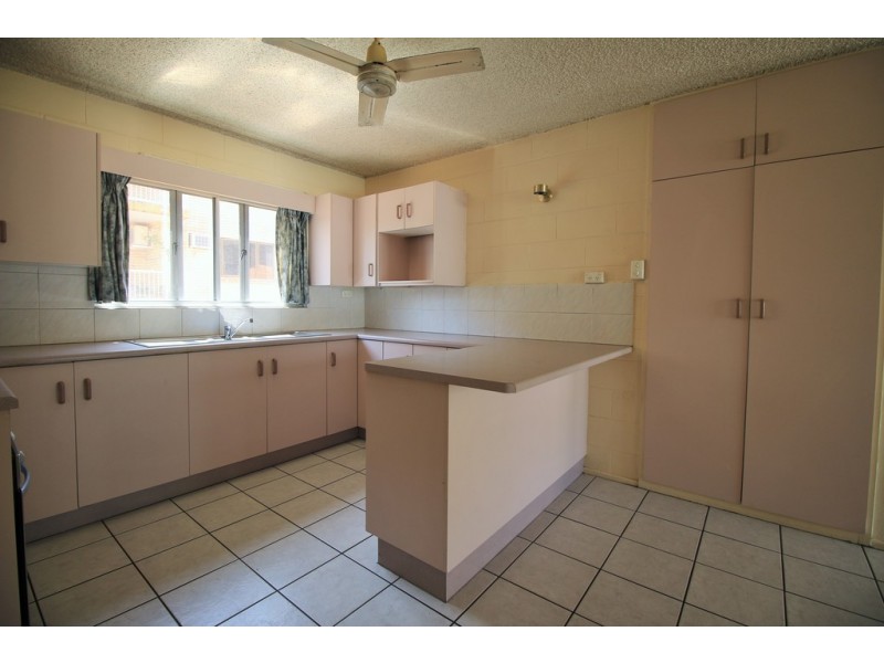 2/135 Mitchell Street, North Ward QLD 4810