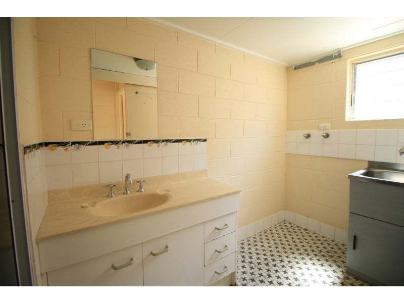 2/135 Mitchell Street, North Ward QLD 4810