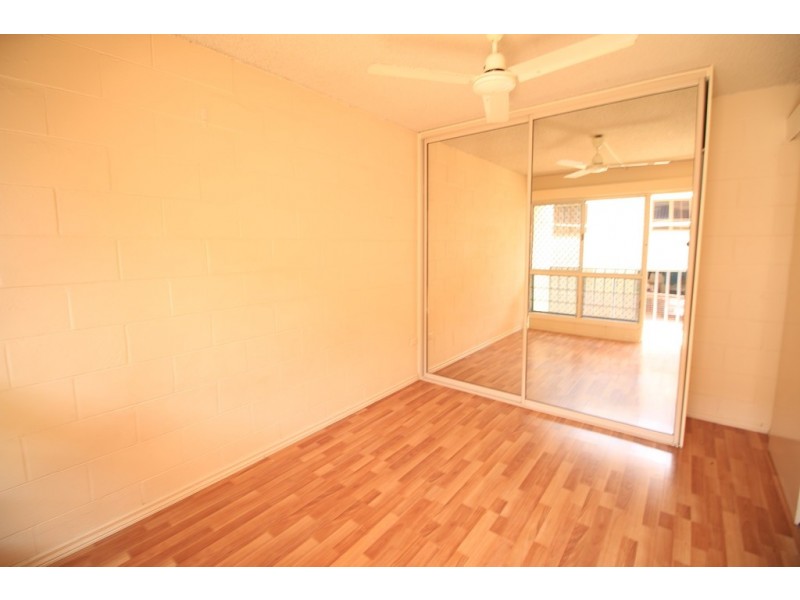 2/135 Mitchell Street, North Ward QLD 4810