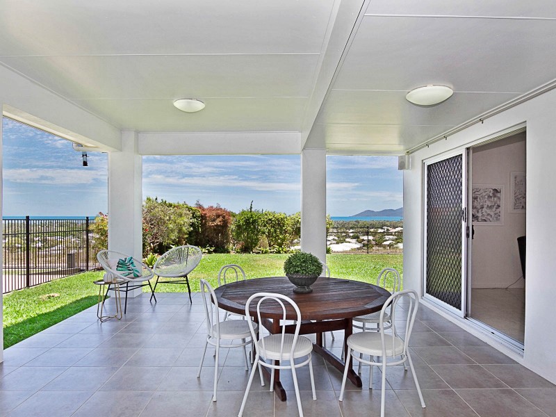 13 Cashell Crescent, Bushland Beach QLD 4818