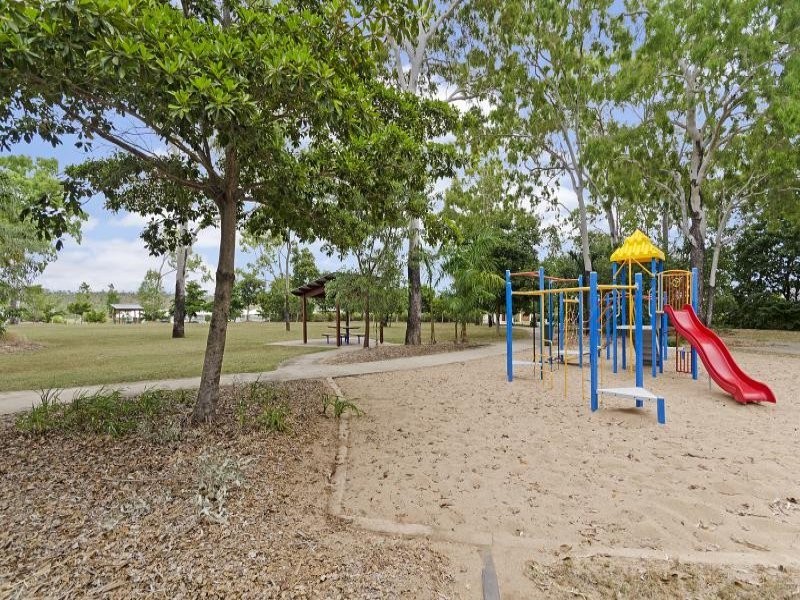 Bushland Beach QLD 4818