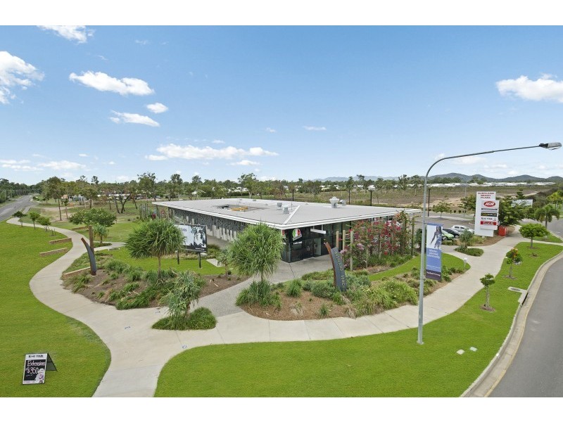 Bushland Beach QLD 4818