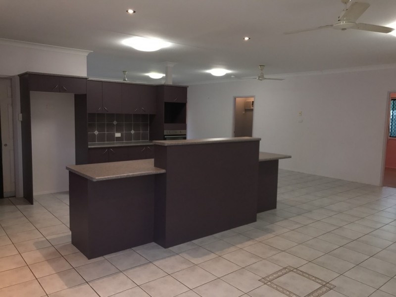 7 Ella Court, Mount Louisa QLD 4814