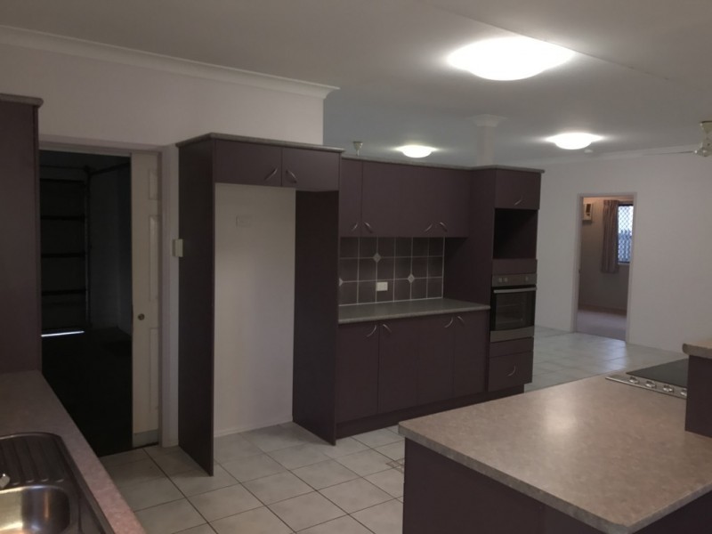 7 Ella Court, Mount Louisa QLD 4814