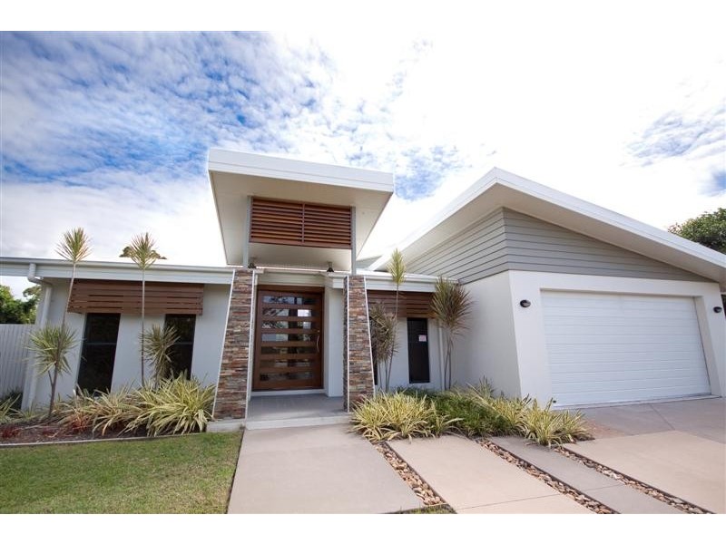 2 Goicoechea Drive, Bushland Beach QLD 4818