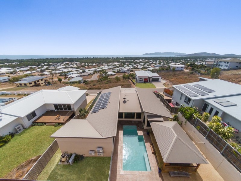 5 Cashell Crescent, Bushland Beach QLD 4818