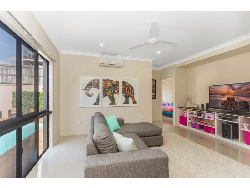 5 Cashell Crescent, Bushland Beach QLD 4818