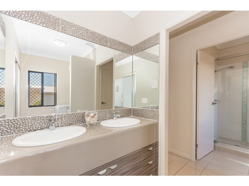 5 Cashell Crescent, Bushland Beach QLD 4818