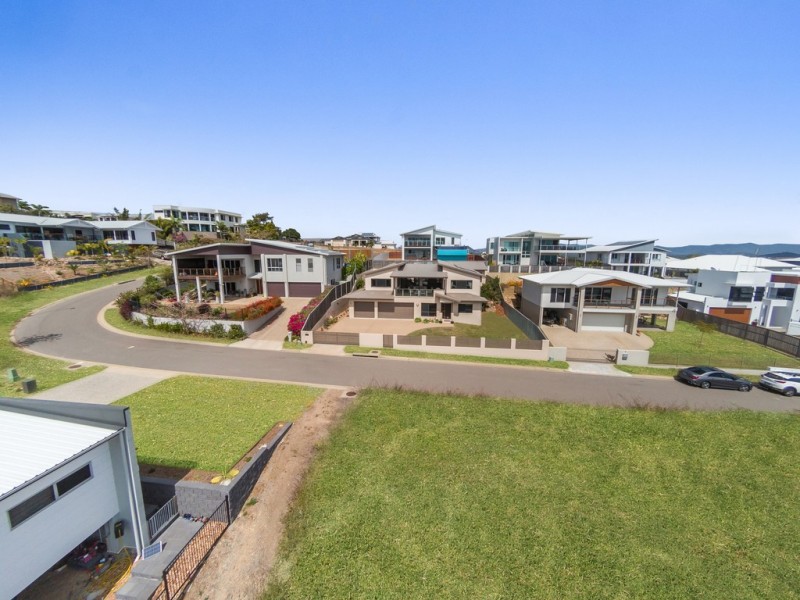 5 Cashell Crescent, Bushland Beach QLD 4818