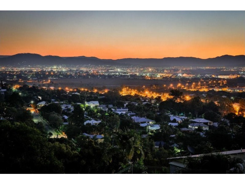 15-17 The Point, Castle Hill QLD 4810