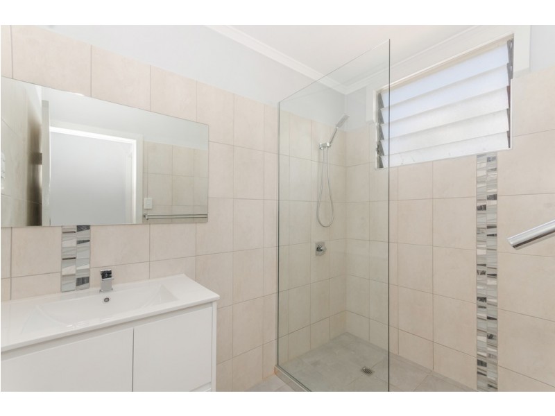 2/219 Charles Street, Heatley QLD 4814