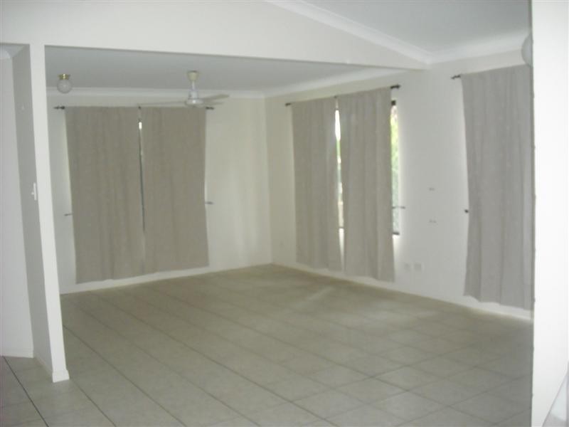 9 Pacific Avenue, Bushland Beach QLD 4818