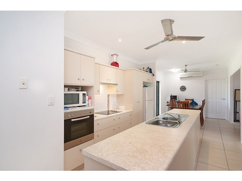 Bushland Beach QLD 4818