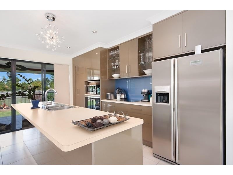 Bushland Beach QLD 4818