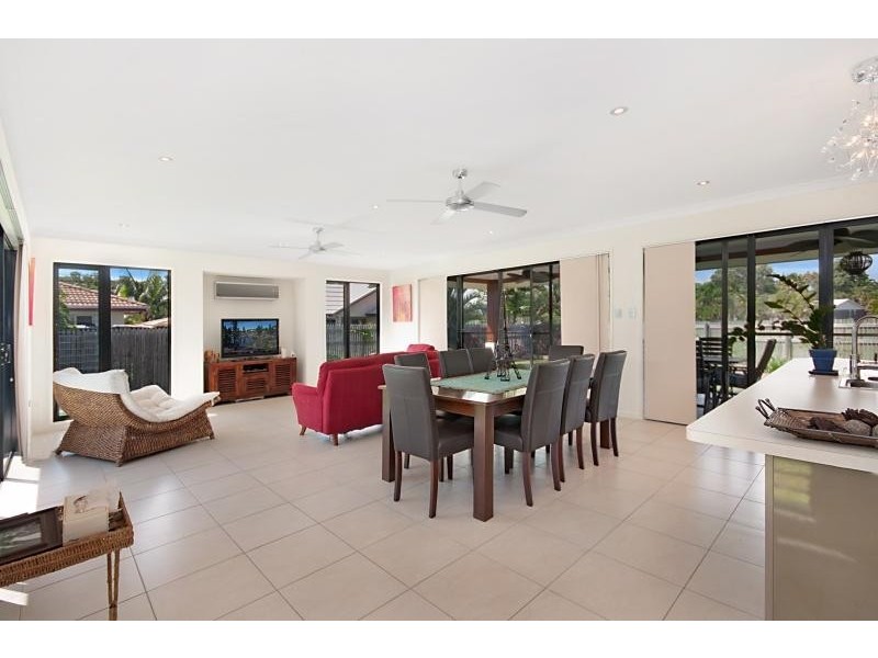 Bushland Beach QLD 4818