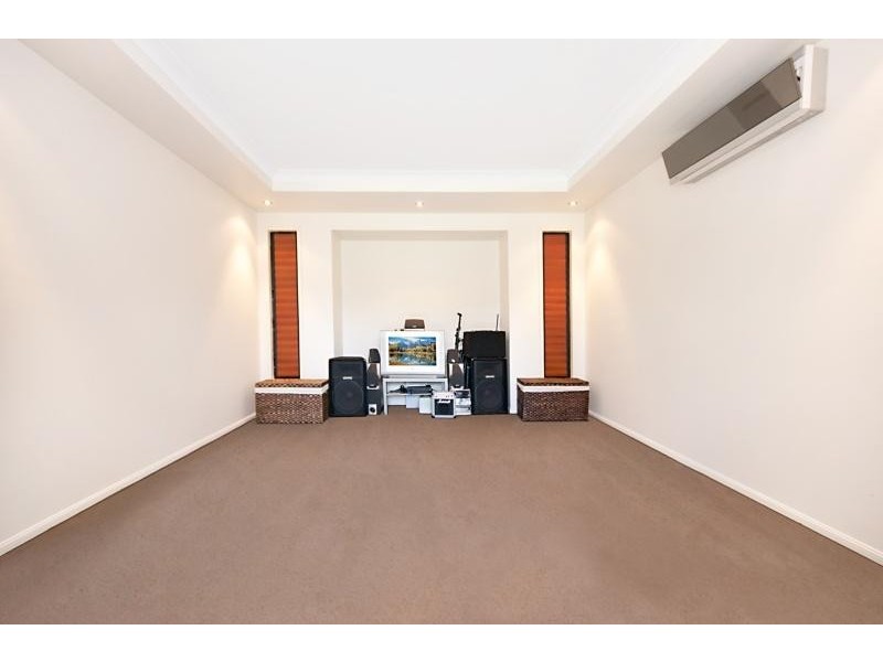 Bushland Beach QLD 4818