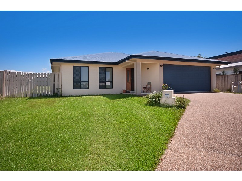 Bushland Beach QLD 4818