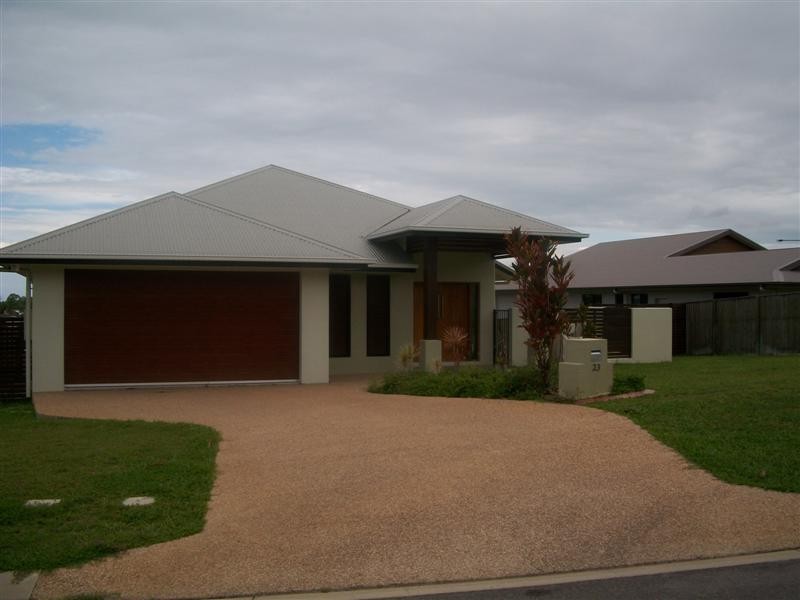 Bushland Beach QLD 4818