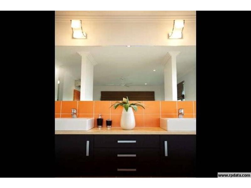 Bushland Beach QLD 4818