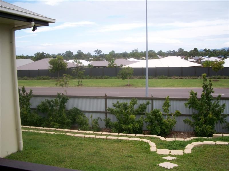 Bushland Beach QLD 4818