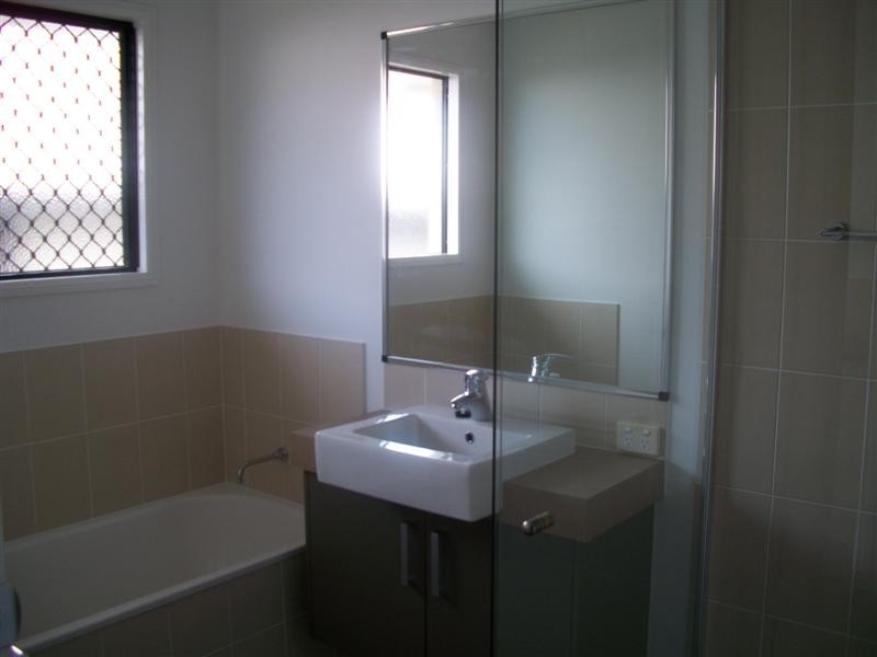 Bushland Beach QLD 4818