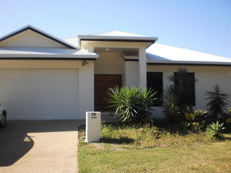 Bushland Beach QLD 4818