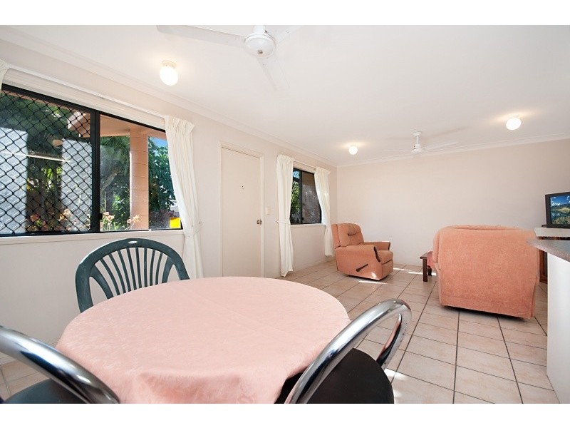 2/16 Sherriff St, Hermit Park QLD 4812