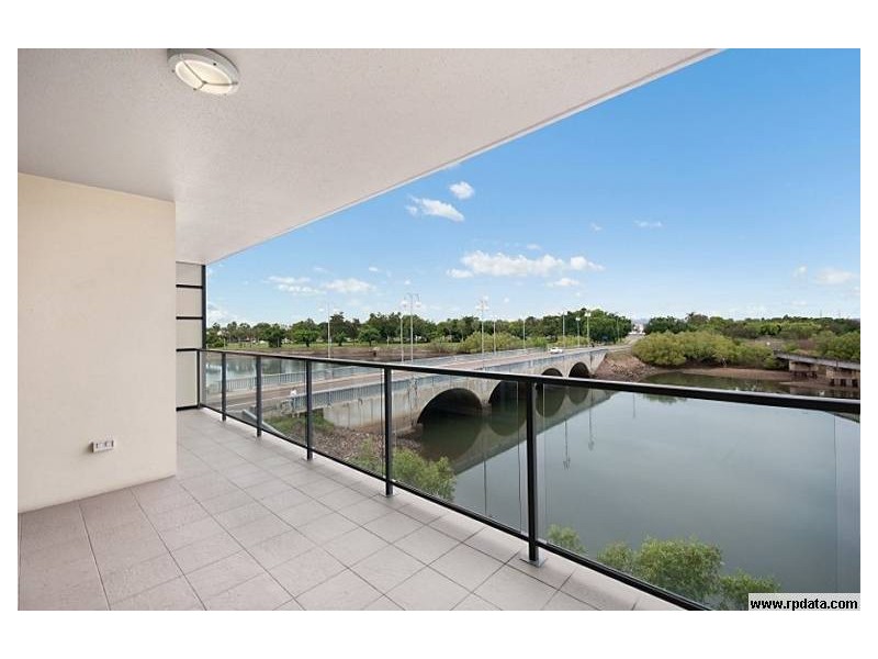 8 8-32 Stanley St, Townsville City QLD 4810