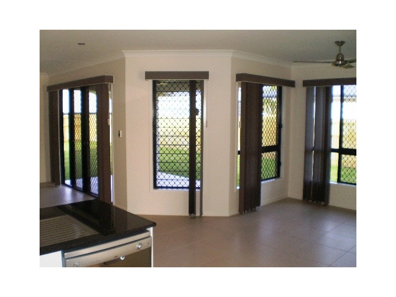 1 Chislett Ct, Mount Low QLD 4818
