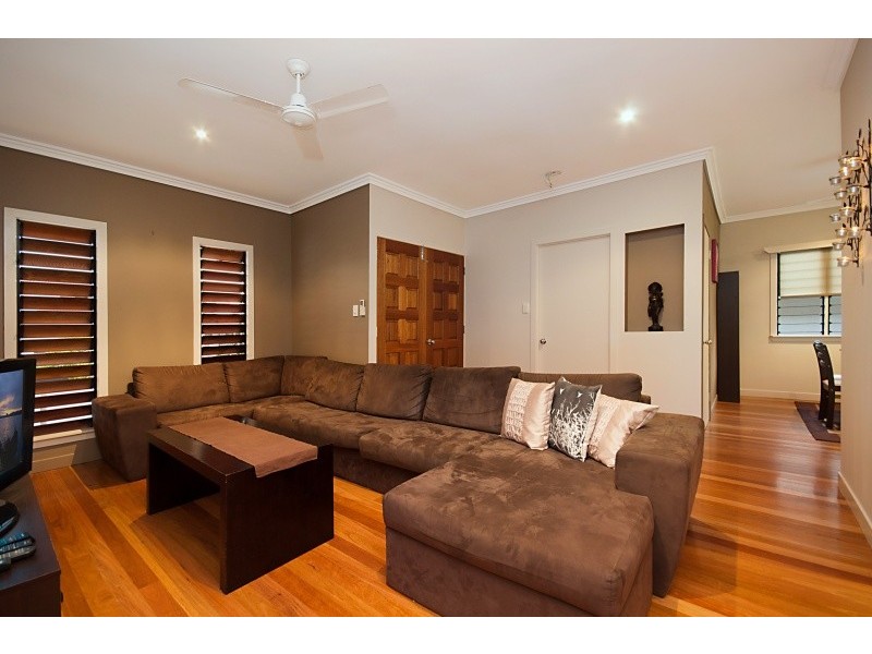 17 Sheerwater Parade, Douglas QLD 4814