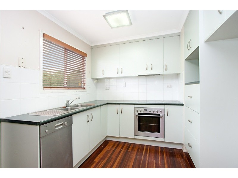 6 Yanda Court, Mount Louisa QLD 4814