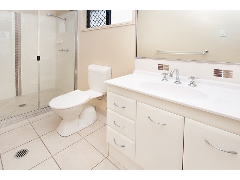 12 Henning Court, Bushland Beach QLD 4818