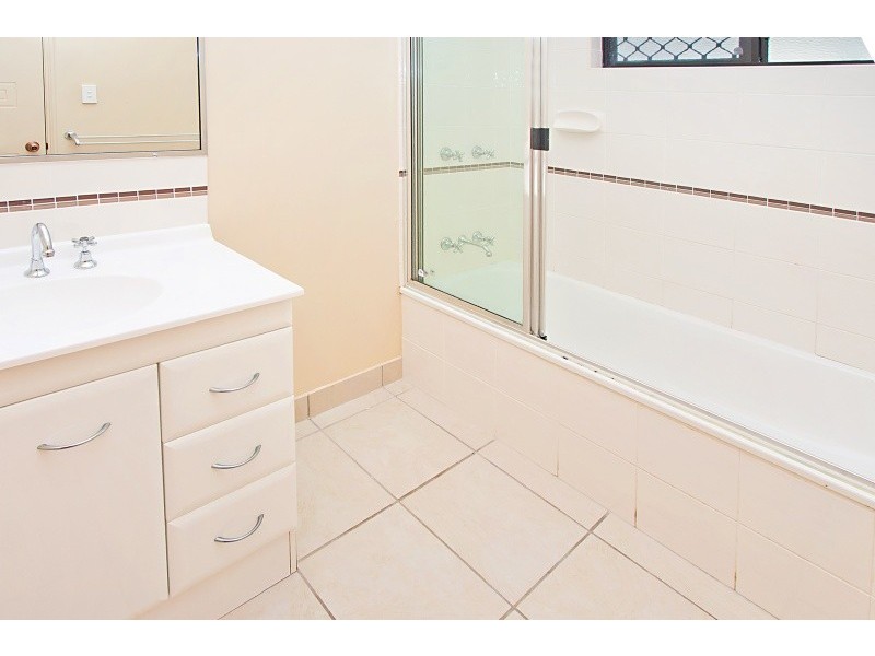 12 Henning Court, Bushland Beach QLD 4818
