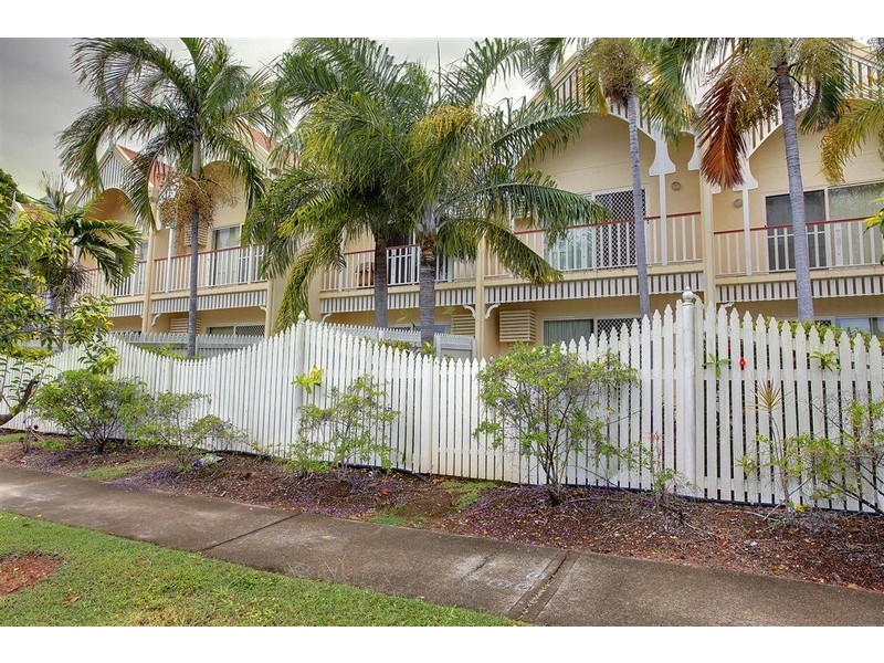 8/103 HAROLD ST, West End QLD 4810