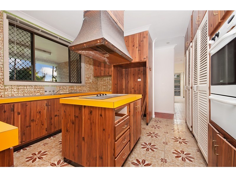 11 Winston Crescent, Kirwan QLD 4817